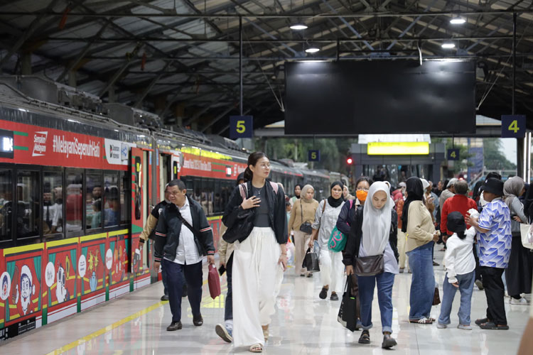 Angkutan Nataru 2025/2026,  Lebih dari 29 Ribu Penumpang Gunakan Kereta Api dari Daop 2 Bandung