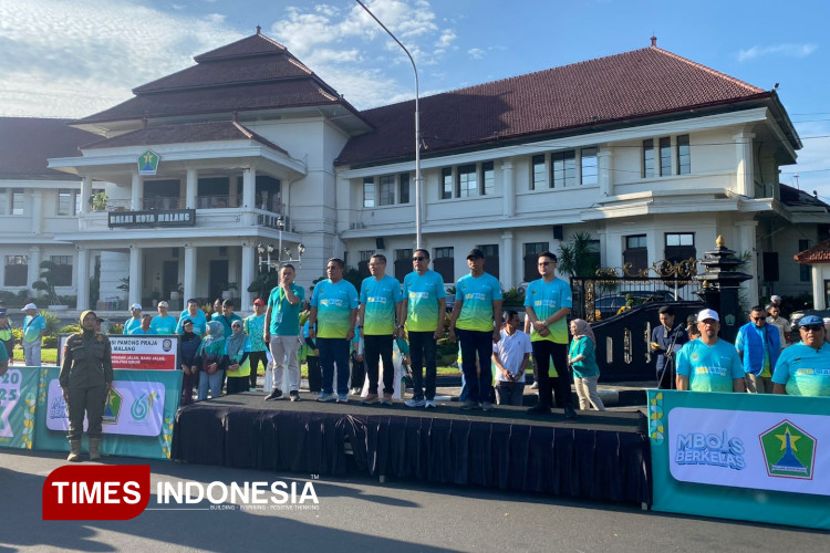 Puncak HKN 2025 di Malang, Ribuan Warga Ikuti Fun Walk di Balai Kota