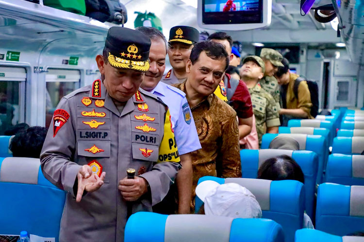 Gubernur Ahmad Luthfi Pastikan Jawa Tengah Siaga Hadapi Lonjakan Nataru 2025/2026