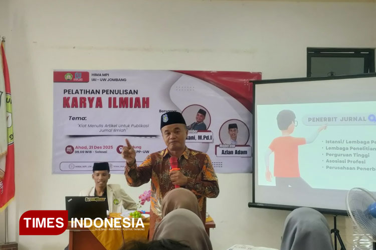 Pelatihan Karya Ilmiah, Mahasiswa IAI-UW Jombang Diajak Lahir Secara Ideologis via Tulisan