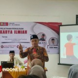 Pelatihan Karya Ilmiah, Mahasiswa IAI-UW Jombang Diajak Lahir Secara Ideologis via Tulisan