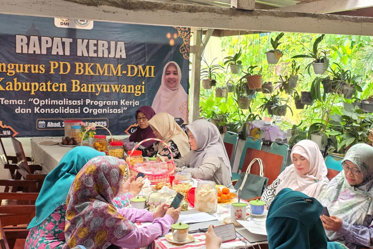 Suasana-rapat-evaluasi-program-kerja-tahun-2025-PD-DMI-Banyuwangi-b.jpg