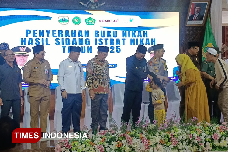 Bupati Bondowoso Ngunduh Mantu: Ratusan Pasangan Nikah di Pendopo