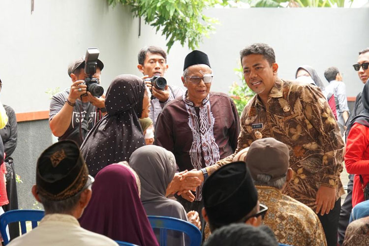 Seribu Warga Probolinggo Periksa Mata, 200 Pasien Katarak Dioperasi Gratis