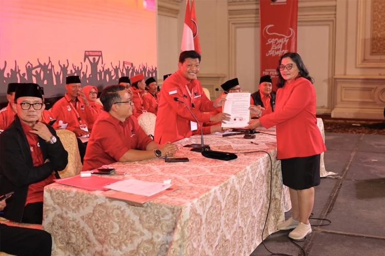 Targetkan Magetan Merah Lagi, Diana Sasa Resmi Pimpin DPC PDIP