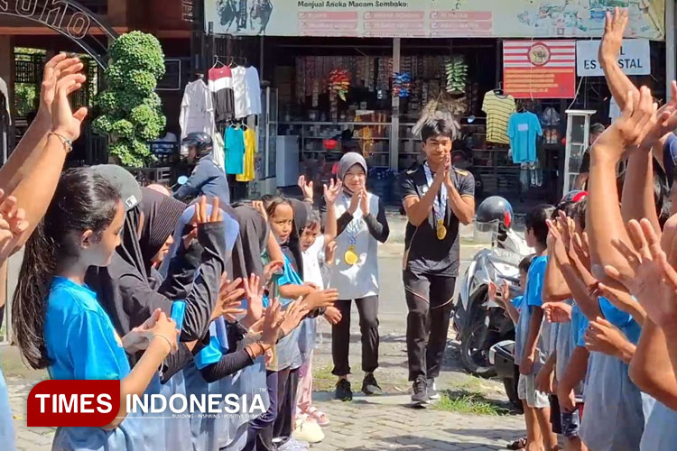 Pulang Kampung ke Gresik, Dua Atlet Peraih Emas SEA Games Disambut Meriah