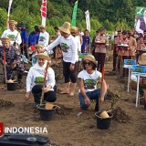 Kaka Slank dan Khofifah Suarakan Pentingnya Mangrove untuk Masa Depan Pesisir Pacitan