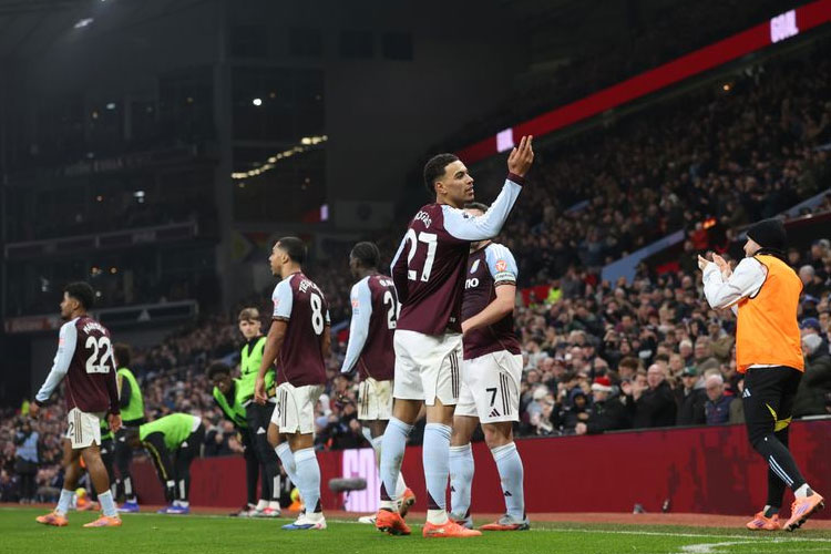 Tekuk Manchester United,  Aston Villa Panaskan Persaingan Papan Atas