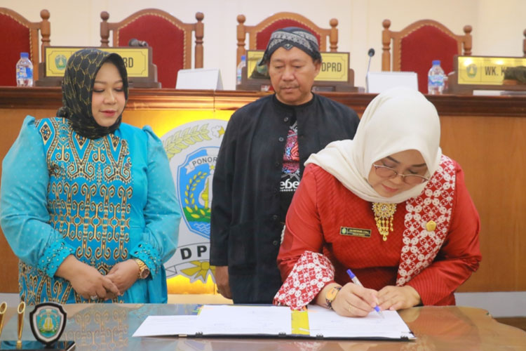 Plt-Bupati-Ponorogo-Lisdyarita-c.jpg