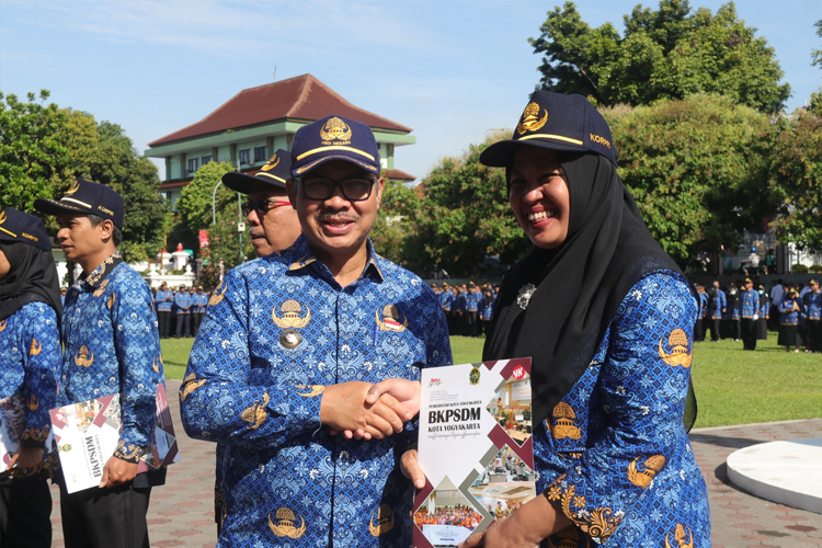 1.200 PPPK Paruh Waktu Terima SK, Wali Kota Yogyakarta Ingatkan Etos Kerja