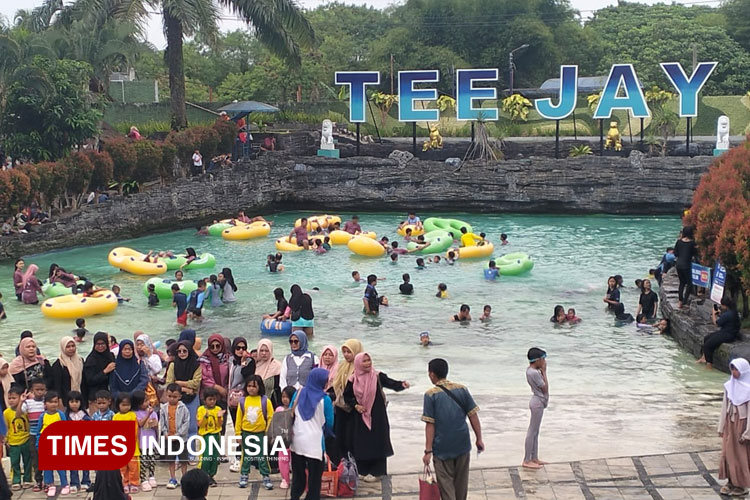 Jadi Primadona Libur Nataru, Tee Jay Water Park Tasikmalaya Dipadati Ribuan Pengunjung