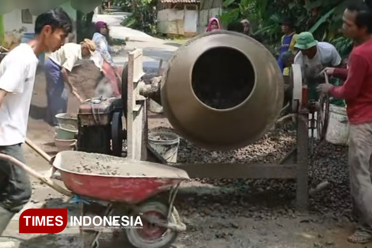 Proyek Jalan Rabat Beton Rampung, Kades Cibeureum Kota Banjar: Terima Kasih KDM