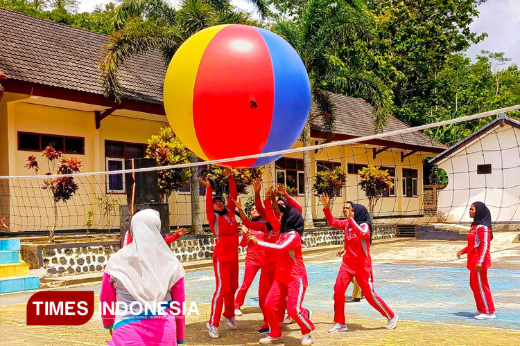 Fun-Game-Bola-Voli-Besar-b.jpg