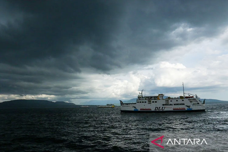 BMKG Peringatkan Gelombang Laut hingga 4 Meter akibat Bibit Siklon 93S