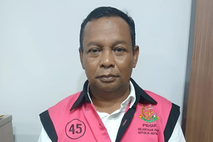 Mantan Kepala Kejari Enrekang Ditahan, Diduga Terima Rp840 Juta dari Kasus Zakat