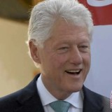 Foto Bill Clinton di Bak Air Panas Muncul di Publik, Stafnya: Buka Semua Dokumen Epstein