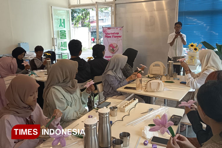 Peserta-mengikuti-Workshop-Pipe-Flowers-C.jpg
