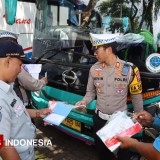 Ramp Check Bus Wisata di Kota Batu, Polisi Temukan Sejumlah Pelanggaran Jelang Libur Nataru  Tag: