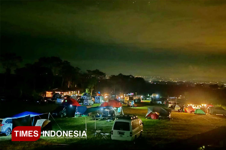 Sensasi Camping di Kaki Gunung Raung dengan City Light Cantik di Banyuwangi