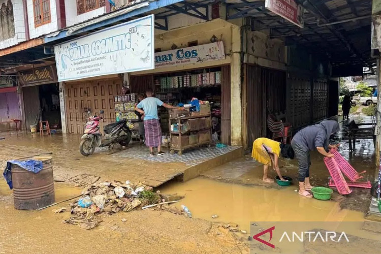 Sampah Membludak Pascabanjir Aceh Timur Capai 1.200 Ton per Hari
