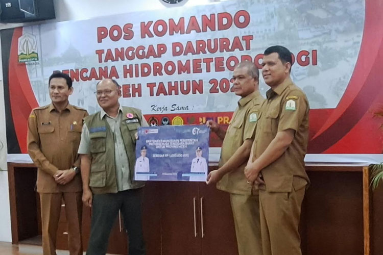 Pemprov NTB Serahkan Bantuan dan Tim Medis untuk Korban Bencana Aceh