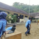 Unik Edukatif, Guru SMPN 4 Arjosari Pacitan Ubah Pelajaran Lari Jadi Game Digital