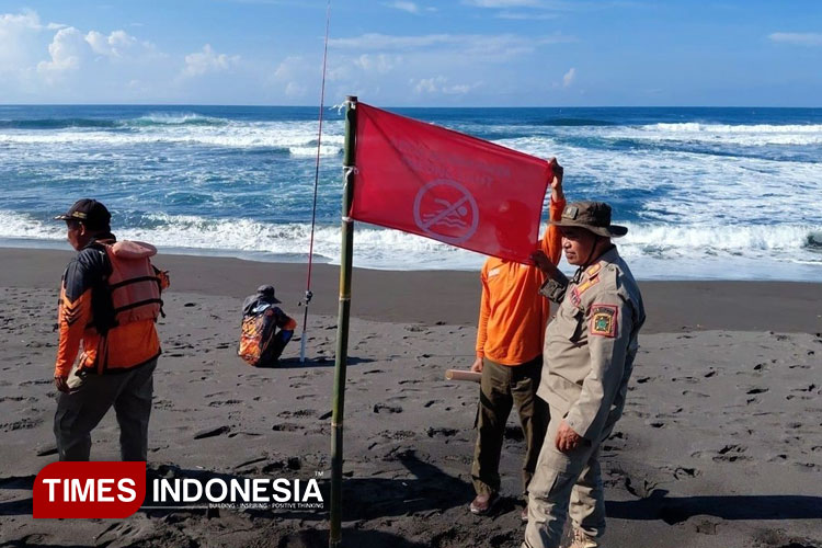 Pantai Kulon Progo Dipasangi Rambu Merah, Antisipasi Wisatawan Bandel Saat Libur Nataru