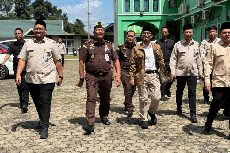 Lama Mangkrak, Wamenhaj bersama Kejaksaan Tinjau Asrama Haji Jambi