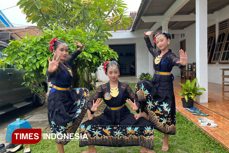 Lestarikan Budaya, Batik Kunir Mas Jadi Identitas Seni SMPN 3 Tegalombo Pacitan