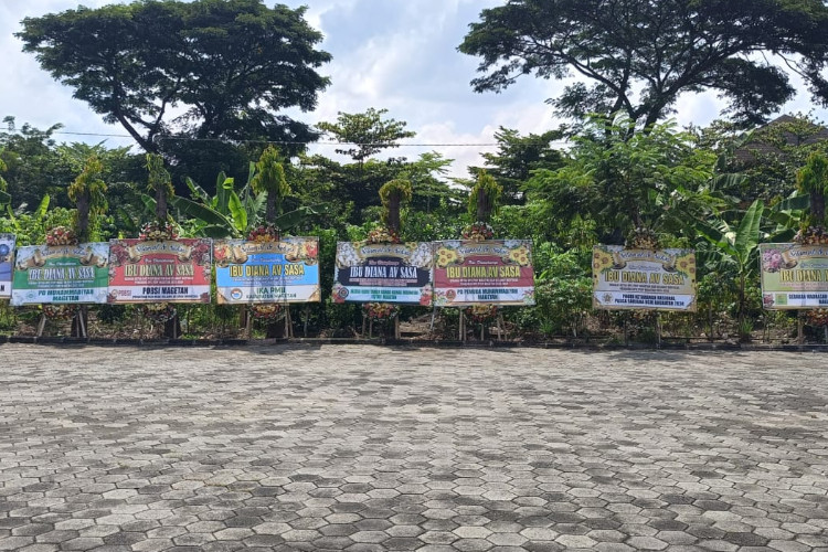 Diana Sasa Pimpin PDI Perjuangan Magetan, Karangan Bunga Ucapan Selamat Mengular