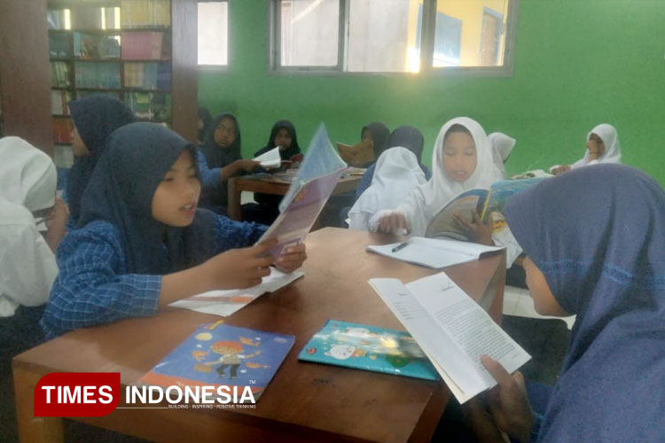 Masuk Sekolah Lebih Pagi, Siswa SMPN 4 Bandar Pacitan Dibiasakan Literasi 15 Menit