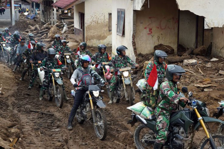 Pemerintah Susuri Wilayah Sulit Akses di Aceh dengan Motor Trail untuk Salurkan Logistik