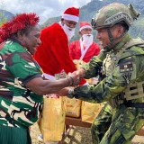 Potret Satgas Yonif 500 Sikatan Rayakan Natal Bersama Masyarakat Intan Jaya