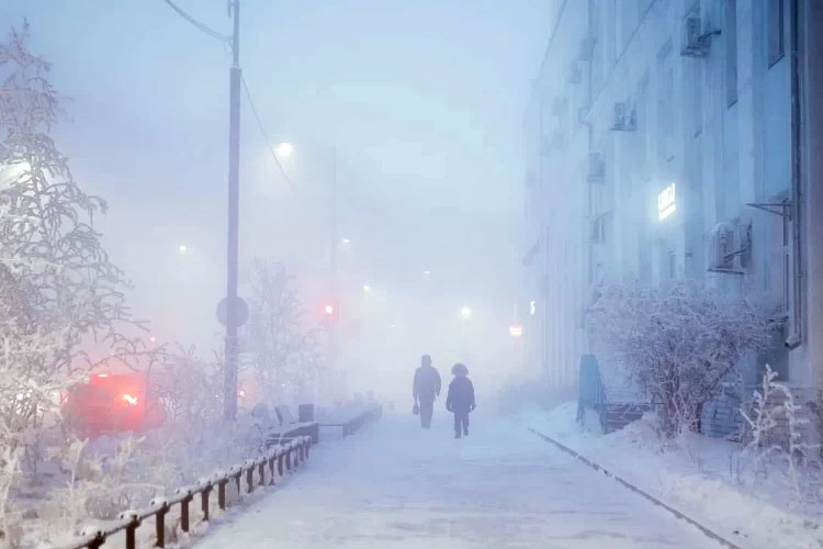 Rekor Suhu Terdingin Bumi Dicatat di Yakutia: -56°C, Badai Salju Kubur Rumah Hingga Pintu