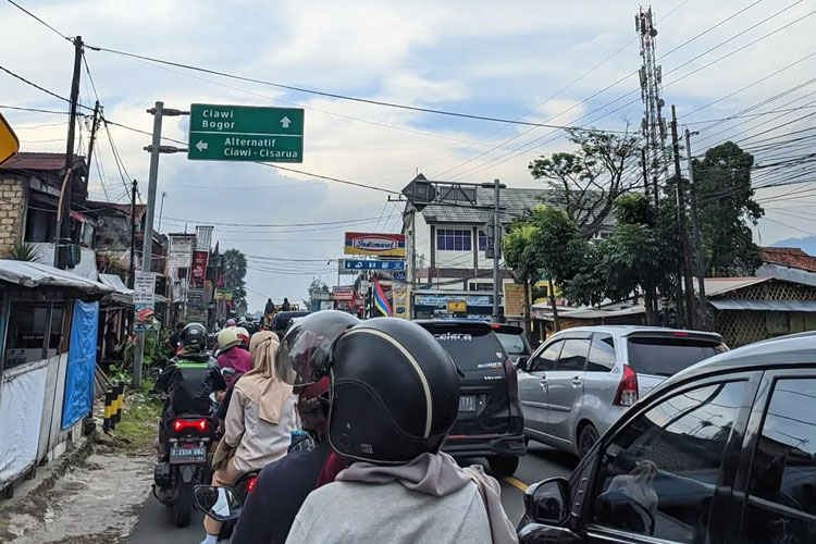 Libur Nataru, Polisi Terapkan Sistem Satu Arah di Jalur Puncak Cianjur