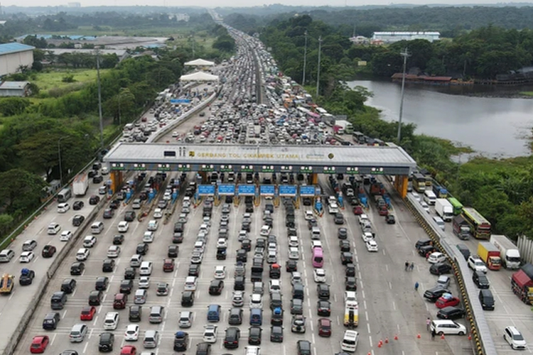 Libur Natal, Arus Kendaraan di Tol Cipali Arah Cirebon Melonjak Drastis 86 Persen