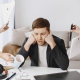 Akhir Tahun Picu Tekanan Mental, Pakar UGM: Bedakan Stres dan Burnout