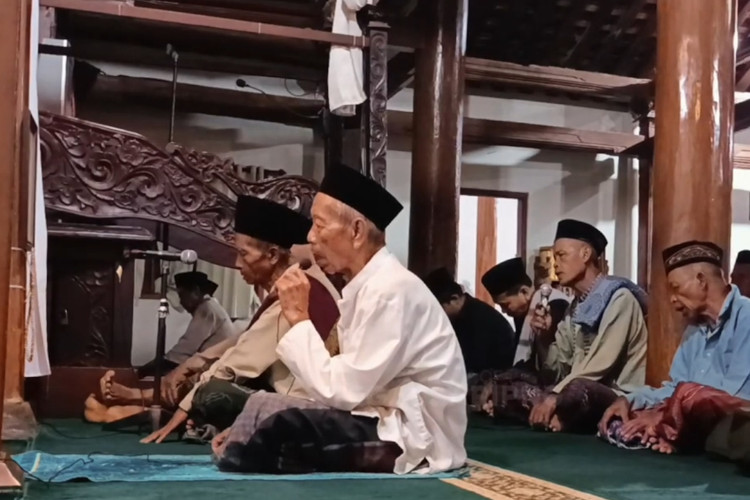 Menggema dari Serambi Tegalsari, Menjaga Syi'ir Ujud-ujudan yang Berusia Ratusan Tahun