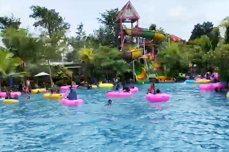 Libur Nataru Bondowoso, Pengunjung Navara Water Park Tembus Ribuan Orang per Hari