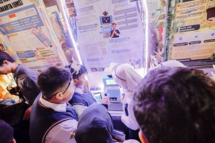 Mengenal NeuroAid, Inovasi Robot Pendamping Anak Autisme Karya Siswa SMPN 1 Surabaya