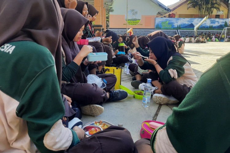 Lawan Kebiasaan Malas Sarapan, SMPN 1 Bandar Pacitan Biasakan GSS Tiap Jumat