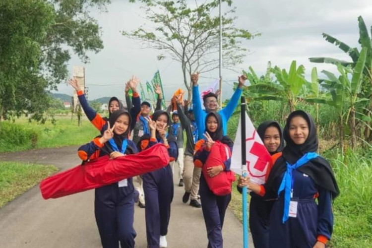 Bukan Sekadar Piala, PMR SMPN 2 Bandar Pacitan Buktikan Konsistensi di GELORA 2025