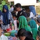 Belajar Jadi Juragan, Siswa SMPN 4 Tegalombo Pacitan Sulap Sekolah Jadi Pasar Rakyat