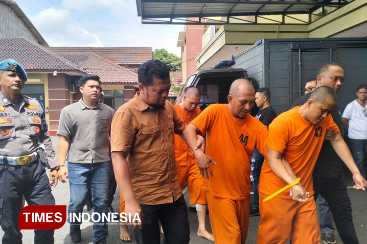 Sejumlah-ATM-dari-berbagai-Bank-menjadi-alat-bukti-c.jpg