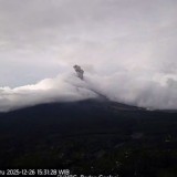 Gunung Semeru Erupsi Lagi, Kolom Abu Capai 900 Meter di Atas Puncak