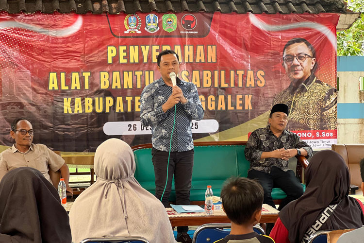 Wakil Ketua DPRD Jatim Salurkan 78 Alat Bantu Disabilitas di Trenggalek