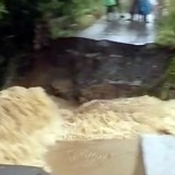Jembatan Amblas Diterjang Banjir di Tanah Laut, Lansia Meninggal Dunia Terjatuh Saat Subuh