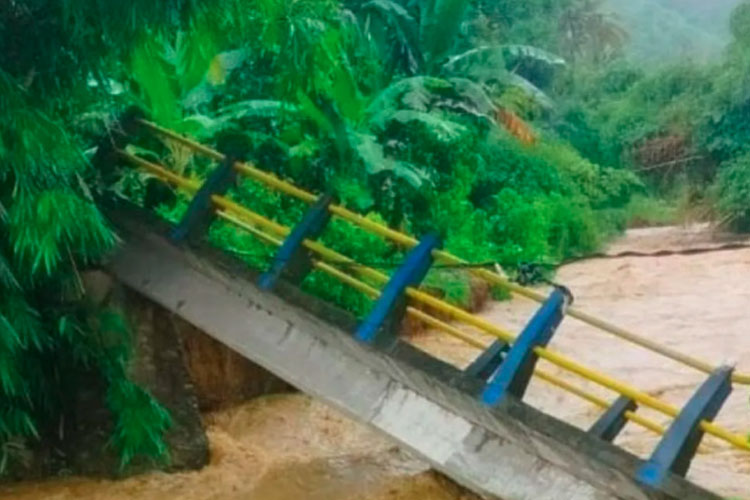 Banjir Lombok Barat Rendam 3 Kecamatan, Dua Jembatan Ambruk