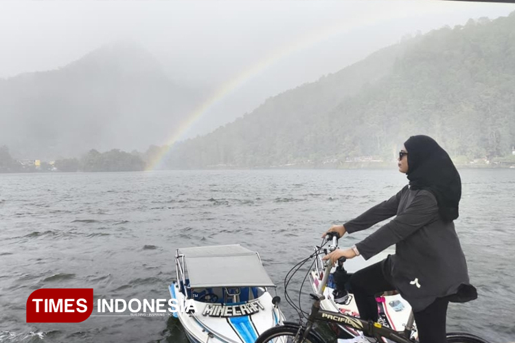 Sihir Pelangi di Telaga Sarangan; Libur Akhir Tahun, Wisatawan Mulai Membeludak