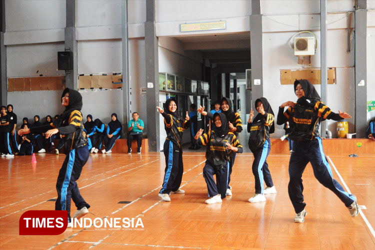 Senam Tabola-Bale Bikin Classmeet SMPN 1 Pacitan Pecah